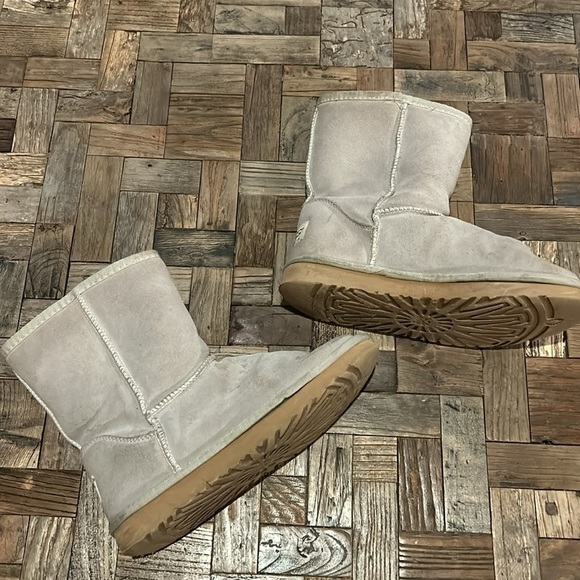 UGG Suede Short Classic Boots - Picture 5 of 11